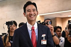 Lãnh đạo đảng Tiến bước (MFP) đồng thời là ứng viên Thủ tướng Thái Lan Pita Limjaroenrat tại trụ sở Quốc hội ở Bangkok. (Ảnh: AFP/TTXVN)