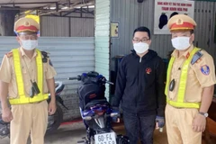 Đối tượng Đoàn Ngọc Gia Huy vi phạm giao thông và sử dụng giấy Chứng minh Công an Nhân dân giả. (Ảnh: Công an cung cấp)