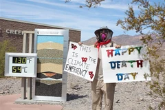 Bảng báo nhiệt độ tại công viên quốc gia Death Valley ở bang California, Mỹ ngày 16/7. (Ảnh: AFP/TTXVN)