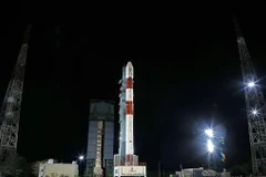Tên lửa PSLV-C56 mang theo 7 vệ tinh của Singapore. (Nguồn: PTI)