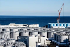 Các bể chứa nước thải nhiễm xạ tại nhà máy điện hạt nhân Fukushima Daiichi ở Okuma, tỉnh Fukushima, Nhật Bản. (Ảnh: AFP/TTXVN)