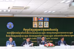 Các quan chức NEC tham dự cuộc gặp. (Ảnh: Hoàng Minh/TTXVN)
