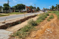 Những đoạn đường thi công cẩu thả gây mất an toàn giao thông của các nhà thầu thi công Quốc lộ 19 đoạn qua tỉnh Gia Lai. (Ảnh: Hồng Điệp/TTXVN)