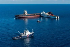 2 chiếc tàu mắc vào nhau sau khi va chạm trên biển Địa Trung Hải. (Nguồn: gCaptain)