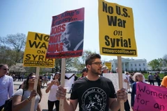 Biểu tình tại Washington, DC, phản đối cuộc tấn công nhắm vào Syria. (Nguồn: AFP/TTXVN)