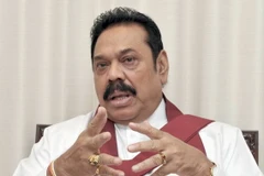 Thủ tướng Sri Lanka Mahinda Rajapakse đã bị đình chỉ chức vụ. (Nguồn: The Japan Times)