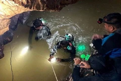 Nghiên cứu thêm các phương án cứu hộ đội bóng Thái Lan