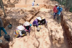 Nền móng tháp Chăm được phát hiện tại phế tích Chà Rầy khoảng 1.000 năm tuổi ở xã Nhơn Lộc, thị xã An Nhơn, tỉnh Bình Định. (Nguồn: Nguyên Linh-TTXVN)