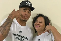Gabriel Jesus và cuộc đối đầu với trung vệ "rắn" nhất. (Nguồn: Daily Mail)