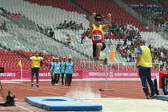 Vận động viên Nguyễn Ngọc Hiệp thực hiện nội dung nhảy xa nam, hạng thương tật T11. (Ảnh: Hải Ngọc/TTXVN)