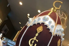 Quả trứng Phục sinh khổng lồ của hãng Godiva. (Nguồn: Fortune)