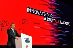 Ông Lương Hoa, Chủ tịch Tập đoàn Huawei phát biểu tại một sự kiện ở Rome, Italy ngày 7/11/2018. (Nguồn: THX/ TTXVN)