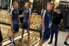 Cầu thủ Thụy Điển mất giấc vì báo cháy. (Nguồn: Daily Mail)