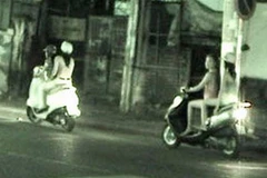 Gái mại dâm ở Thành phố Hồ Chí Minh đi xe đón khách. (Nguồn: Internet)