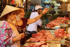 Giá thịt lợn tăng mạnh là nguyên nhân chủ yếu “đẩy” chỉ số CPI cả nước tháng 7 tăng tới 1,17% so với tháng Sáu. (Ảnh: Trần Việt/TTXVN)