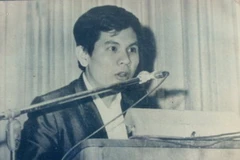 Nguyễn Thái Bình trên một diễn đàn ở Mỹ. (Nguồn: longan.gov.vn)