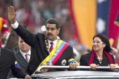 Tân Tổng thống Venezuela Nicolas Maduro (trái) sau lễ tuyên thệ nhậm chức ở Caracas. (Nguồn: AFP/TTXVN)