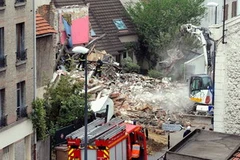 Hiện trường vụ sập khách sạn cũ ở Montreuil. (Nguồn: Getty Images)