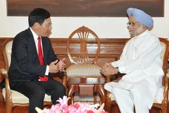 Bộ trưởng Ngoại giao Phạm Bình Minh gặp Thủ tướng Ấn Độ Manmohan Singh. (Ảnh: Minh Lý/Vietnam+)