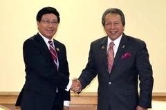 Bộ trưởng Ngoại giao Phạm Bình Minh gặp Bộ trưởng Ngoại giao Malaysia Anifah Aman. (Ảnh: Nguyễn Giáp/Vietnam+)