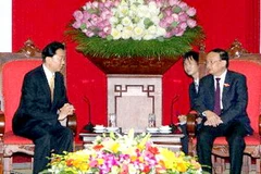 Ủy viên Bộ Chính trị, Bí thư TW Đảng, Trưởng ban Tổ chức TW Tô Huy Rứa tiếp nguyên Thủ tướng Nhật Bản Yukio Hatoyama. (Ảnh: Nguyễn Dân/TTXVN)
