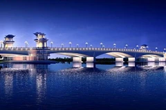 Mô hình phác thảo cầu đường bộ qua sông Hương đang được xây dựng. (Nguồn: báo Thanh Niên)