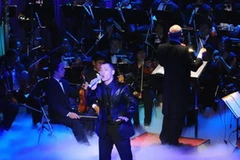 Live show của Đức Tuấn. (Ảnh: TT&VH)