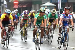 Các vận động viên trên đường đua. (Ảnh: Ngọc Trường/TTXVN)