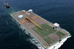 Siêu xà lan Megafload đang rời Yokohama đến Fukushima 1 để thực hiện sứ mệnh “giải cứu” 10.000 tấn nước nhiễm xạ. (Nguồn: Internet)