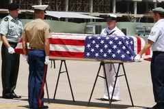 Quang cảnh một buổi trao hài cốt binh sỹ Mỹ mất tích trong chiến tranh Việt Nam. (Ảnh: Văn Sơn/TTXVN)