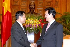 Thủ tướng Nguyễn Tấn Dũng tiếp Bộ trưởng Bộ Tài chính Lào Phouphet Khamphounvong. (Ảnh: Đức Tám/TTXVN)