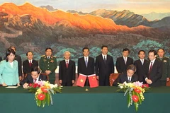 Lễ ký kết Thỏa thuận về những nguyên tắc cơ bản chỉ đạo giải quyết vấn đề trên biển giữa hai nước Việt Nam-Trung Quốc. (Ảnh: Trí Dũng/TTXVN)