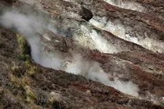 Hơi nước bốc lên từ miệng núi lửa Taal. Ảnh chụp tháng 1/2011. (Nguồn: AP)