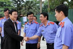 Chủ tịch nước Trương Tấn Sang gặp các cán bộ lãnh đạo Trường Đại học kiểm sát Hà Nội. (Ảnh: Nguyễn Khang/TTXVN)