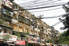 Khu nhà D7 tập thể Thành Công thuộc sở hữu nhà nước đã xuống cấp sau nhiều năm sử dụng. (Ảnh: Tuấn Anh/TTXVN)