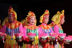 Múa " Lục cúng hoa đăng" trong nhã nhạc Huế. (Ảnh: Nhật Anh/TTXVN)