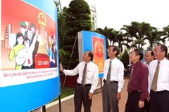 Khách tham quan triển lãm. (Ảnh: Phương Vy/TTXVN)