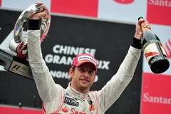 Button đăng quang ở Grand Prix Trung Quốc. (Ảnh: Getty Images)