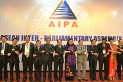 Các trưởng đoàn dự hội nghị chụp ảnh chung. (Ảnh: Đặng Tuấn/TTXVN)