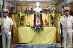 Bàn thờ tưởng nhớ Đại tướng Võ Nguyên Giáp ở Thái Nguyên. (Ảnh: Thu Hằng/TTXVN)