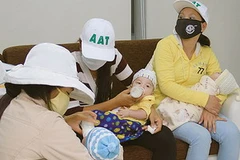 Các bà mẹ "đẻ thuê" Việt Nam chuẩn bị về nước. (Nguồn: Bangkok Post)