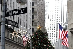 Phố Wall đón Giáng sinh trong sắc xanh. (Nguồn: businessinsider.com)