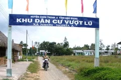 Một tuyến dân cư vượt lũ. (Nguồn: Internet)