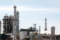 Khu trung tâm Nhà máy lọc dầu Dung Quất. (Ảnh: Thanh Long/TTXVN)