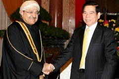 Chủ tịch nước Nguyễn Minh Triết tiếp ông Maqbool Ali Sultan, Bộ trưởng Thương mại và Công nghiệp Vương quốc Oman. (Ảnh: Nguyễn Khang/TTXVN)