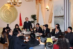 Buổi gặp gỡ thường kỳ của Đại sứ quán Việt Nam ở Đức với các hội đoàn người Việt. (Nguồn: Phân xã Berlin)