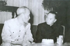 Chủ tịch Hồ Chí Minh và Tổng bí thư Trường Chinh tháng 1/1955. (Nguồn: Internet)