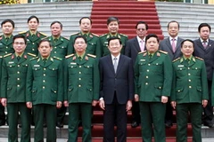 Chủ tịch nước Trương Tấn Sang chụp ảnh với các vị lãnh đạo Bộ Quốc phòng và Văn phòng Chủ tịch nước. (Ảnh: Nguyễn Khang/TTXVN)