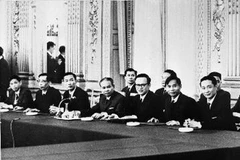 Ông Xuân Thủy, đại diện Chình phủ Việt Nam Dân chủ Cộng hòa và các cố vấn tại phiên đàm phán chính thức giữa Việt Nam và Hoa Kỳ ngày 13/05/1968. (Ảnh Tư liệu/TTXVN)