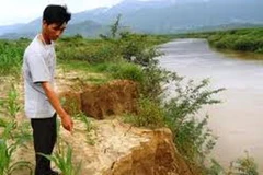 Bờ sông Krông Ana bị sạt lở đoạn qua thôn 2, xã Cư Kty. (Nguồn: Internet)